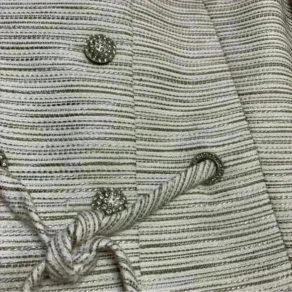 Kasper silver&cream stripe textured crop blazer with belt & bling buttonssize10 - Picture 2 of 9